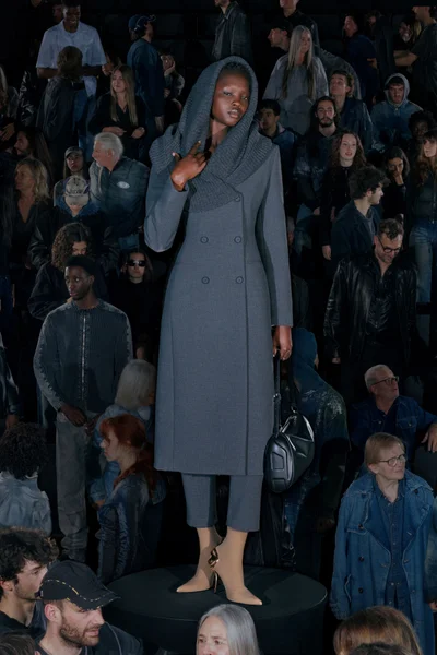 Look 11